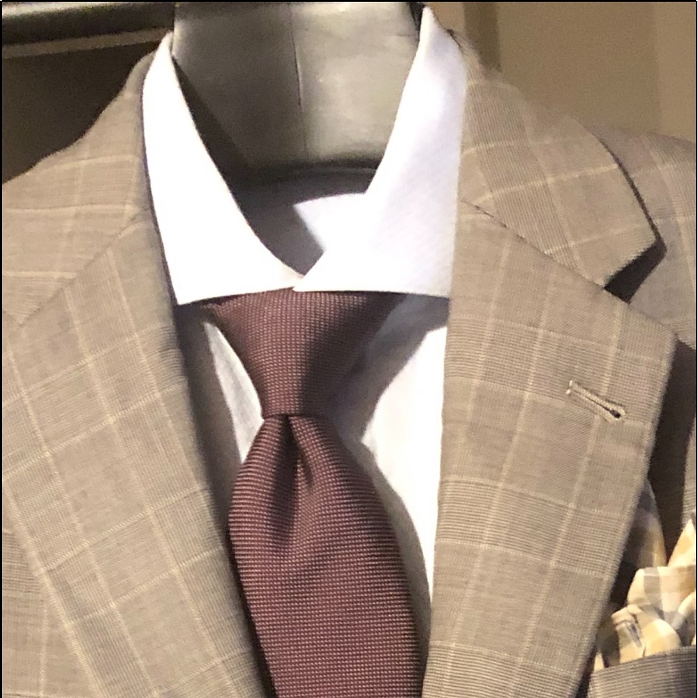Very Nice Dove Grey Window Pane Gold Trumpeter by Hart Shaffner and Marx